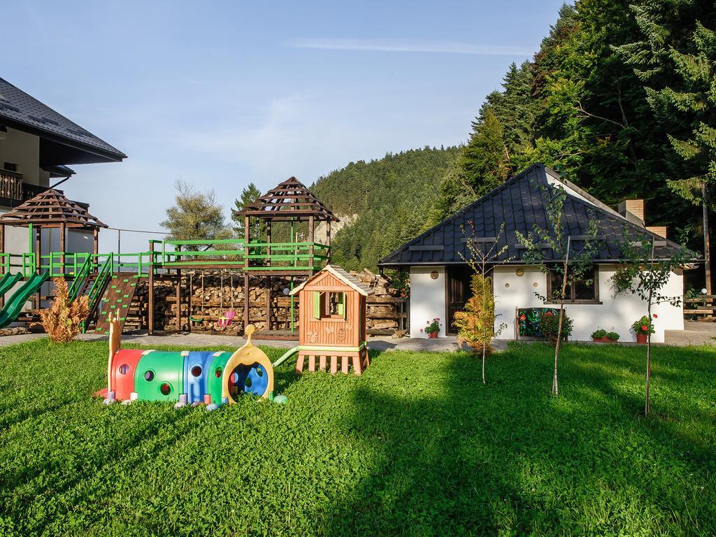 Hôtel La Conac In Bucovina à Gura Humorului Extérieur photo