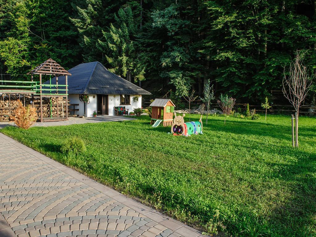Hôtel La Conac In Bucovina à Gura Humorului Extérieur photo