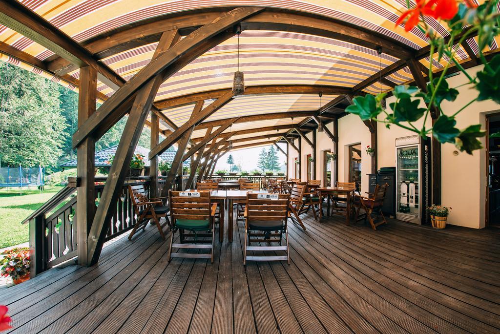 Hôtel La Conac In Bucovina à Gura Humorului Extérieur photo