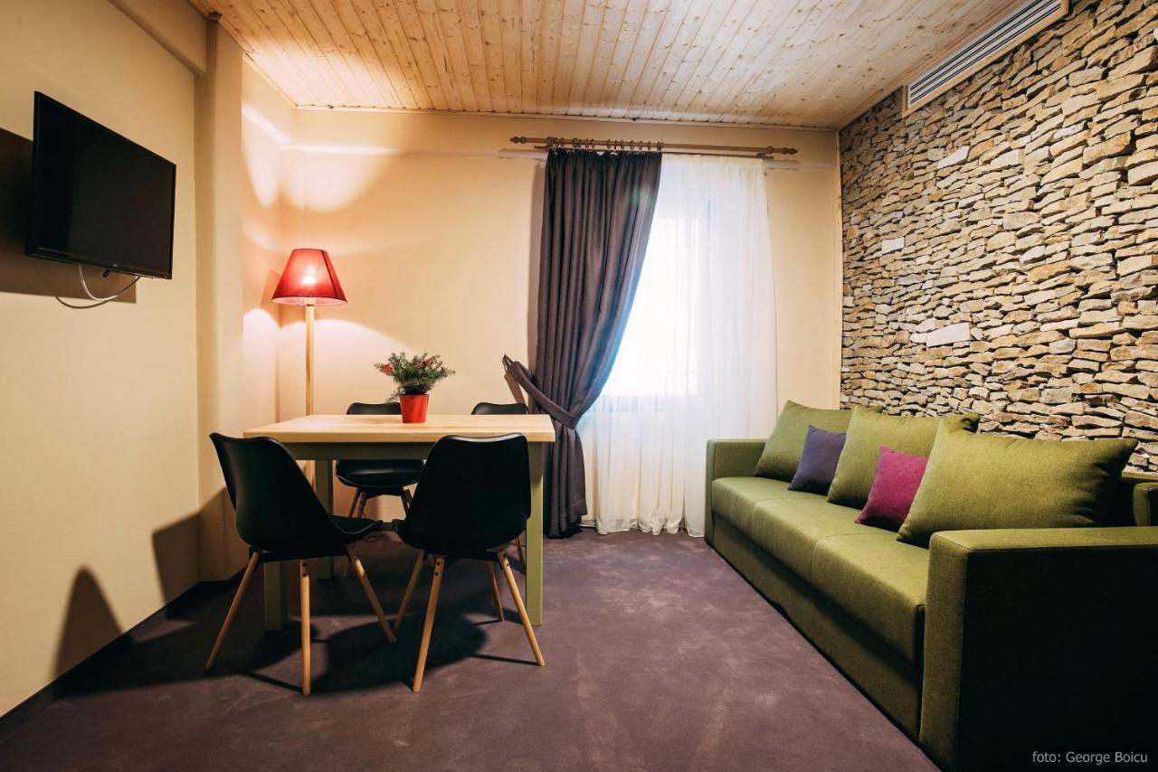 Hôtel La Conac In Bucovina à Gura Humorului Extérieur photo