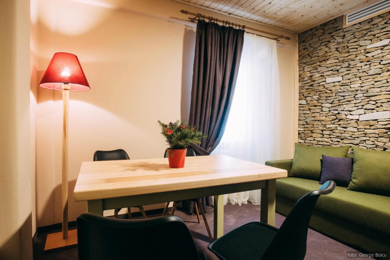 Hôtel La Conac In Bucovina à Gura Humorului Extérieur photo
